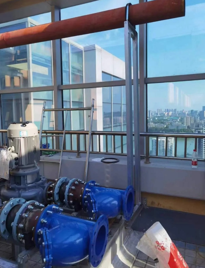 这个水泵大小头跟过滤器安装是否正确？