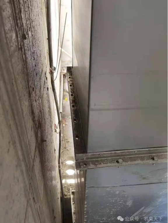 高层风井竖向风管后面，螺栓如何安装？